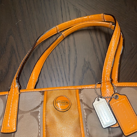 Coach - Picture 3 of 6